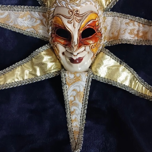 Beautifully Ornate Hand Made Wall Hanging Venetian Mask. - Picture 6 of 13
